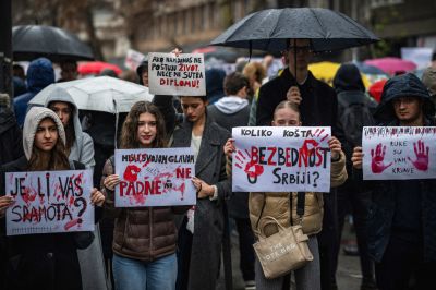 Korábban kezdődik a tél szünet a szerb oktatásban, mert a kormány attól tart, hogy a korrupcióellenes tüntetések a középiskolákba is legyűrűznek