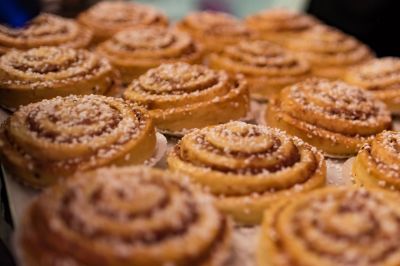 Mint egy meleg ölelés: Tökéletes krémes fahéjas csiga recept