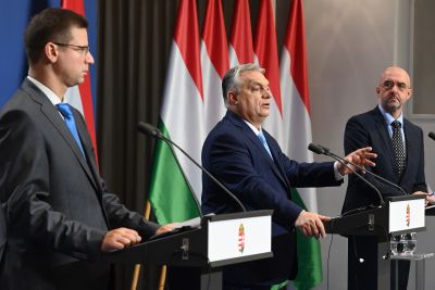 Orbán Viktor: „Ezért nem engedjük be a migránsokat”