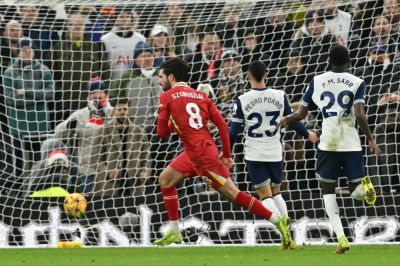 Szoboszlai-gól a Tottenham ellen: a kapus lábai közt gurított a kapuba