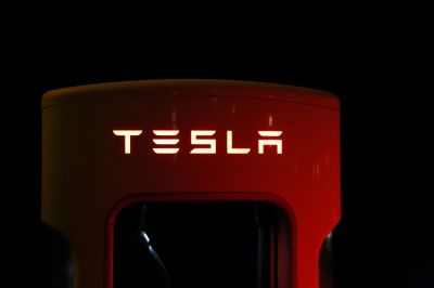 Élethosszig tartó szupertöltést ajánl a Tesla