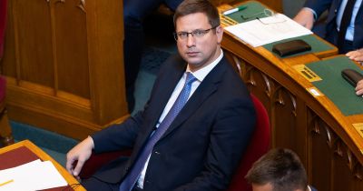 Gulyás Gergely megnősült, nagy lagzit tartottak a Várban