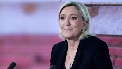 „Lehülyézte” Le Pen az EU csúcspolitikusait, csak Orbánt nem