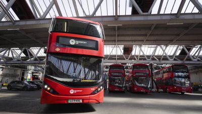 Okos töltéssel vette fel a versenyt a tankolással a londoni e-busz depó