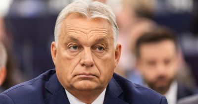 Orbán Viktor még dolgozik: „beköltözött” Lázár Jánossal