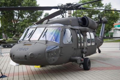 Összesen 150 millió euróért vásárol 12 Blackhawk helikoptert a védelmi tárca