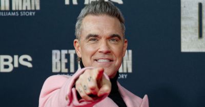 Robbie Williams az összes vizsgán megbukott: 50 évesen újra megpróbál leérettségizni