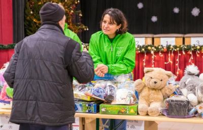 Több, mint 2.100 szegény sorsú gyerek karácsonya lett örömtelibb