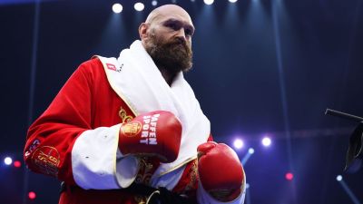 Tyson Fury a visszavonulásról beszélt, felesége vigasztalta a vesztes bunyóst