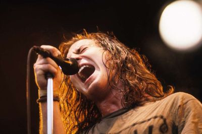 60 éves Eddie Vedder, akit nem csak a Pearl Jam és az Út a vadonba miatt érdemes ismerni