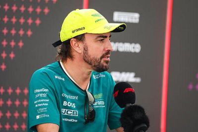 „A McLaren sok területen példaként szolgál” – Alonso