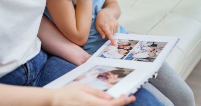 Aranyos fotó: 29 évvel később, kisgyerekével alkotta újra gyerekkori fényképét az anya