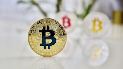 Felpattantak a kriptók, fontos szintet közelít a bitcoin