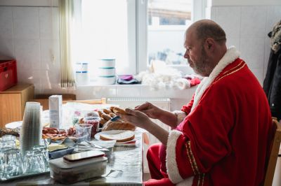 Főállásban autószerelő, 17 éve ő a Mikulás