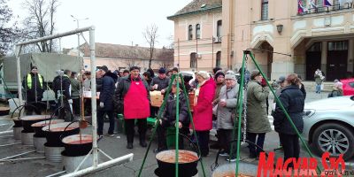 Mindenkinek jutott a halászléből Magyarkanizsán