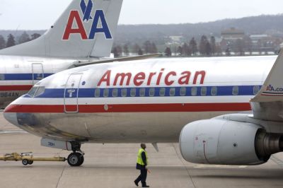 Technikai problémára hivatkozva egy órára minden járatát felfüggesztette az American Airlines