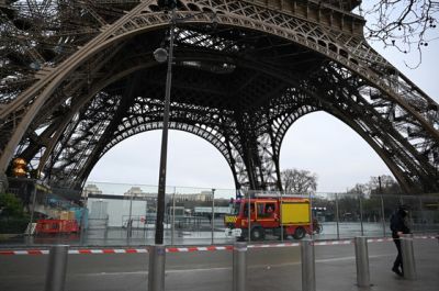  Tűz volt az Eiffel-toronyban  