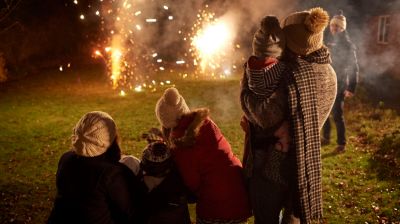 Újabb budapesti kerület tiltotta meg a szilveszteri tűzijátékozást: csúnya bírságot kap, akit elkapnak