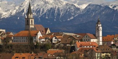 Még mindig nem tudták lehozni a hegyről a szlovén Kamniki-Alpokban rekedt magyar túrázót