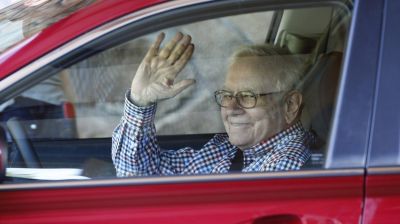 Mégis, mire készül Warren Buffett? Brutális, mennyi készpénzt halmoz fel a legendás tőzsdecápa