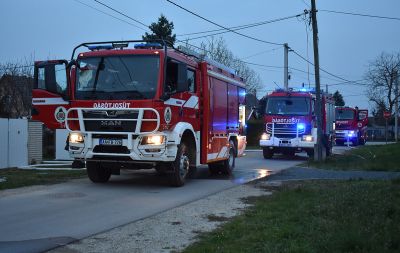 Országszerte több mint 350 esethez riasztották a tűzoltókat szenteste