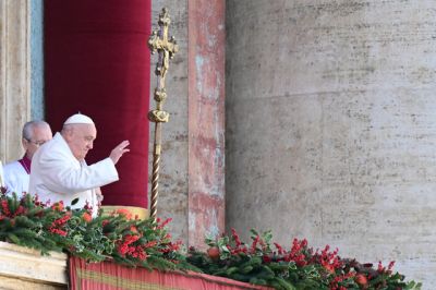  Ukrajnának és a Közel-Keletnek békét, Szudánnak emberiességi segélyt kért Ferenc pápa karácsonyi üzenetében  