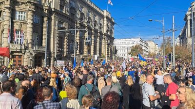 Vučić titokban találkozott az oktatási dolgozók szakszervezeteivel: nagyobb fizetéseket ígért a tanügyi dolgozók számára