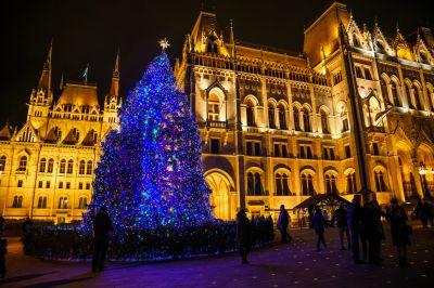 Az Ország Karácsonyfája fényfüzére hosszabb, mint az Andrássy út