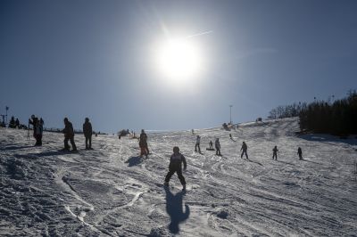 Elindul a hazai síszezon, kinyitott a mátraszentistváni Sípark