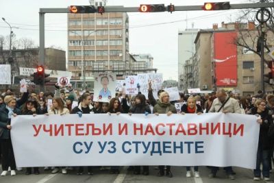 Hiába ígért nekik nagyobb fizetéseket a szerb elnök, a tanárok folytatják a sztrájkot?