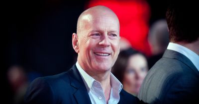 Romantika a köbön: a karácsonyfa alatt jegyezték el Bruce Willis legkisebb lányát - fotók