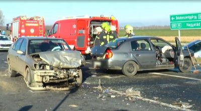 Egy 13 éves szívbeteg fiú is megsérült Marcaliban történt nagy autóbalesetben (videó)