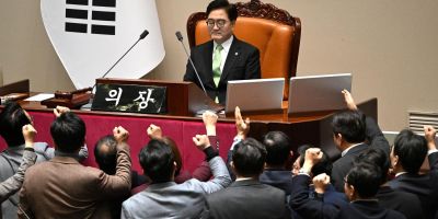 Megszavazta a megbízott elnök elleni alkotmányos vádeljárást a dél-koreai parlament