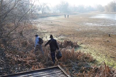 Civilek szedték a szemetet a Vekeri-tó nagyrészt kiszáradt medréből