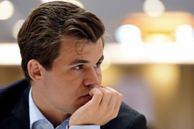  Egy farmernadrág miatt került bajba Magnus Carlsen, ott is hagyta a sakk-vébét  