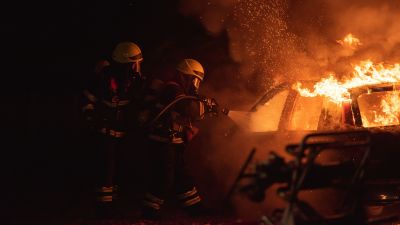 Iszonyú baleset történt: kigyulladt az autó, a sofőr is a lángok közé veszett