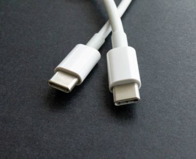 Mától hivatalosan is kötelezővé válik a USB-C típusú csatlakozó az Európai Unióban