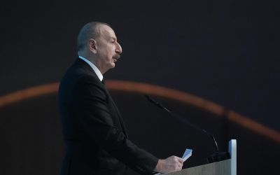 Ilham Aliyev felszólította Oroszországot, hogy ismerje be az azeri repülőgép lelövését