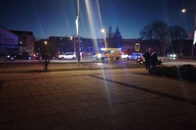 Nagy baleset Kazincbarcikán, a BMW-s elsodort a zebrán egy gyalogost