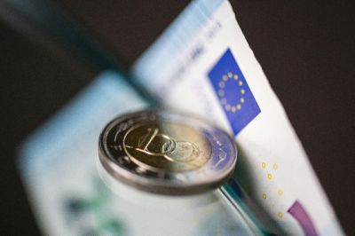  A karácsonyi szünet alatt a forint is kipihente magát kissé  