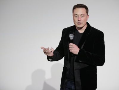 A német kormányszóvivő szerint Elon Musk befolyásolni akarja a német választást