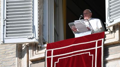 Ferenc pápa Úrangyala imájában hangsúlyozta: tanuljuk meg a Szent Családtól egymás kölcsönös meghallgatását