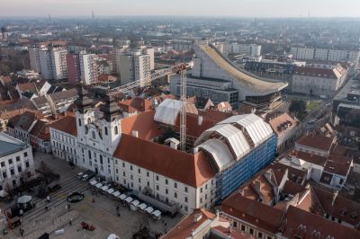 Januárban elbontják a védőtetőt a győri bencések épületegyütteséről