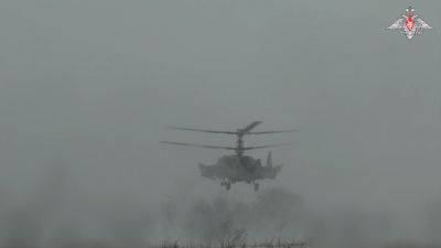 Ka–52M orosz helikopter végzett pusztítást: ukrán erők szenvedtek vereséget a határnál