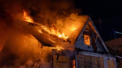 Kigyulladt egy családi ház teteje Kölesden