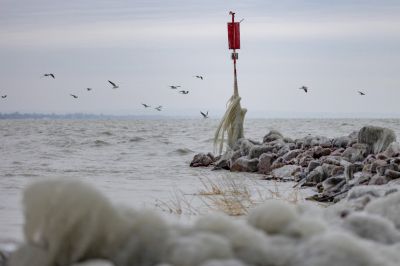 Megjöttek a mínuszok, elkezdett befagyni a Balaton