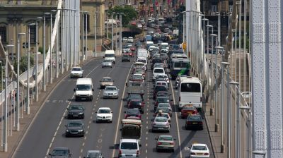 Megvette Budapest a város közvilágításáért felelős céget