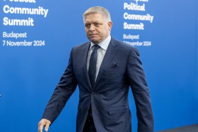 Robert Fico nekiment Volodimir Zelenszkijnek