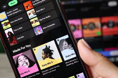 Váratlanul pornó jelent meg a Spotify-on