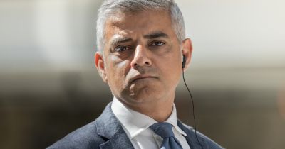 Sadiq Khan londoni polgármester lovagi rangot kapott III. Károly királytól